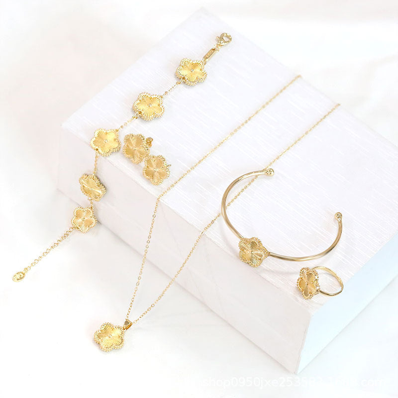 Pendant Necklace Ear Stud Bracelet Ring - Glamour gadget04
